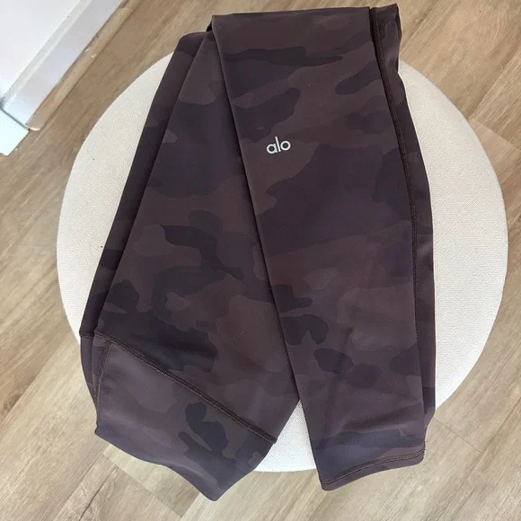 Alo Camo Leggings - Picture 1 of 7